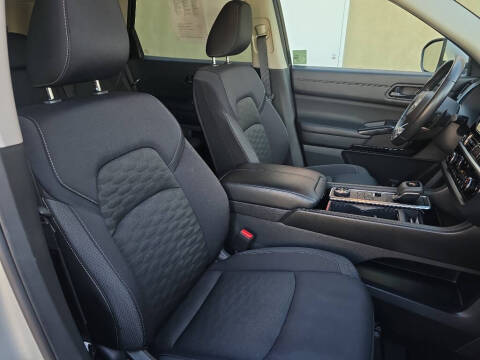 2024 Nissan Pathfinder SV