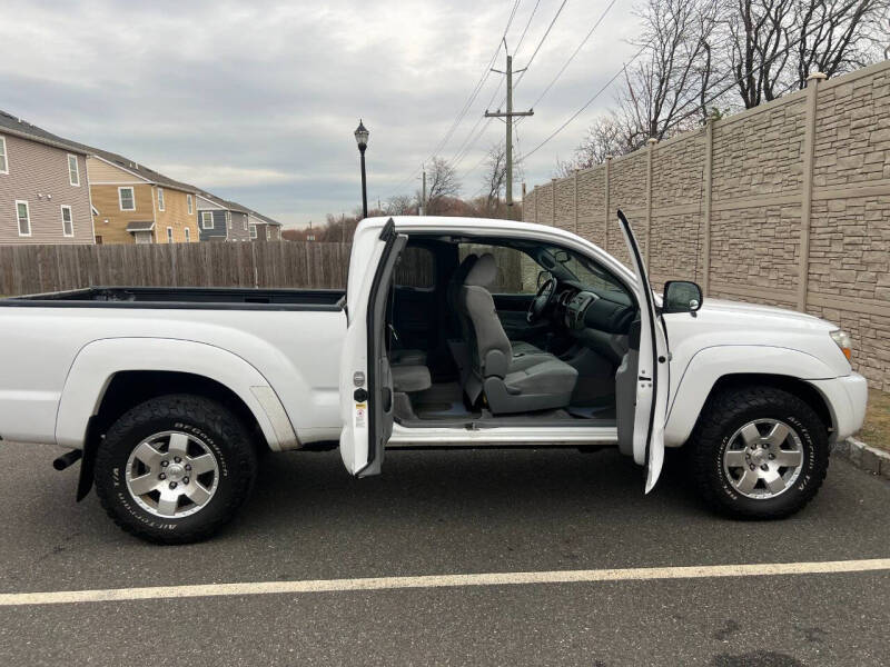 2011 Toyota Tacoma Base photo 18