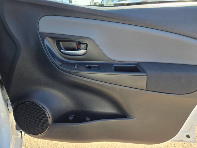 2016 Toyota Yaris 5-Door SE