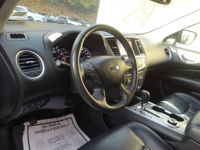 2018 Nissan Pathfinder SL