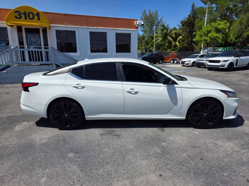 2022 Nissan Altima 2.5 SR