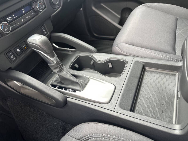 2025 Nissan Frontier SV