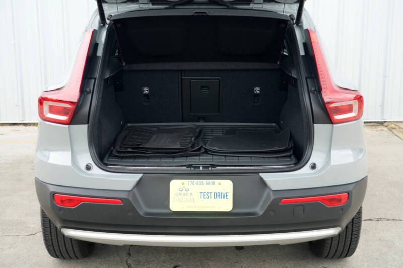 2024 Volvo XC40 B5 Plus Bright Theme