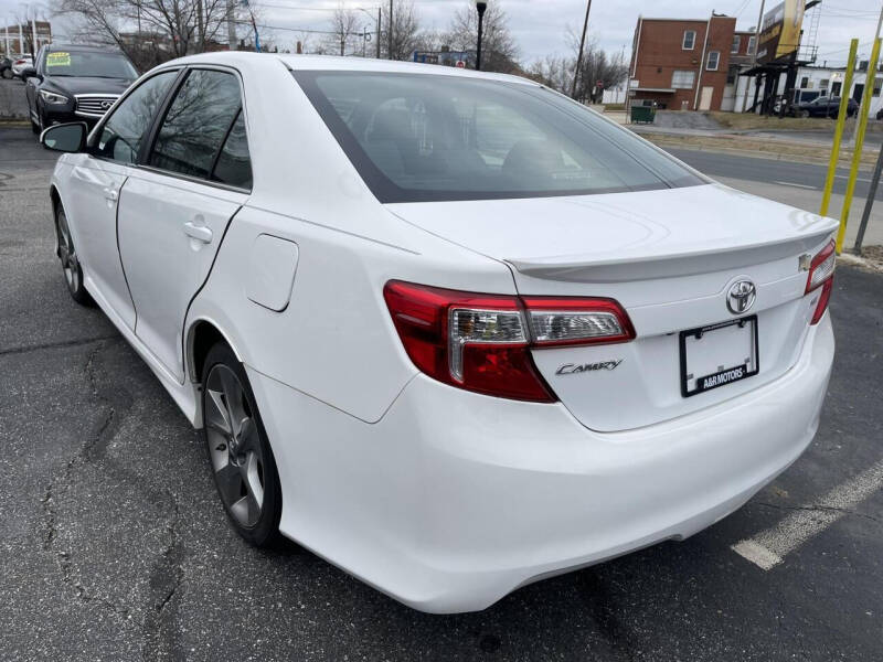 2014 Toyota Camry SE photo 6