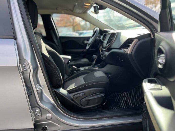 2016 Jeep Cherokee Sport