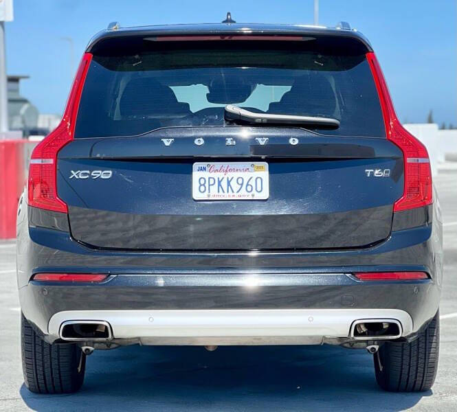 2020 Volvo XC90 T6 Momentum 6-Passenger