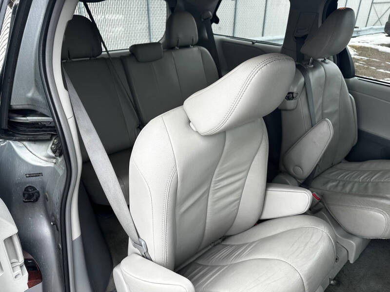 2012 Toyota Sienna XLE 8-Passenger