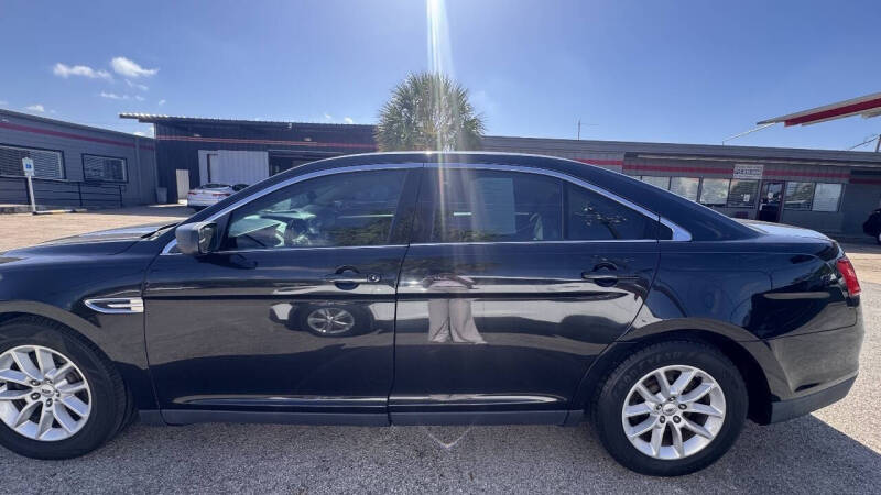 2013 Ford Taurus SE