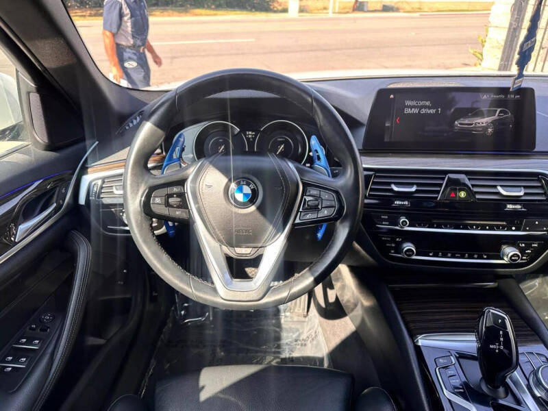 2019 BMW 5 Series 530e photo 16