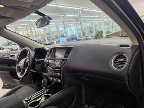 2017 Nissan Pathfinder SV