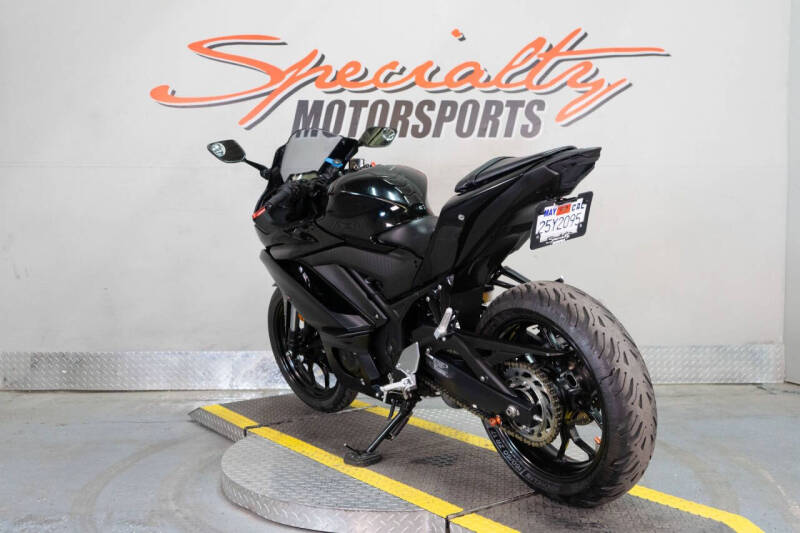 2023 Yamaha YZF-R3 ABS