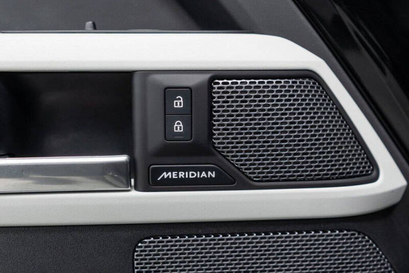 2024 Land Rover Defender 110 P400 X-Dynamic SE
