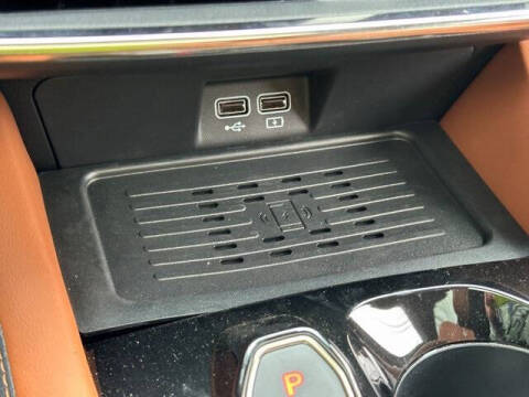 2025 VinFast VF8 Plus