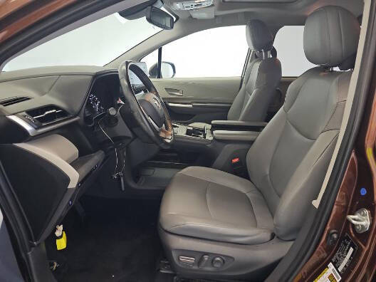 2021 Toyota Sienna XLE 8-Passenger