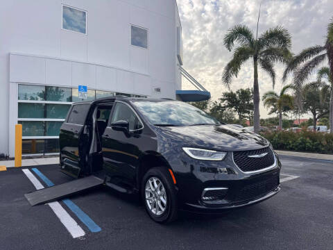 2022 Chrysler Pacifica Touring L