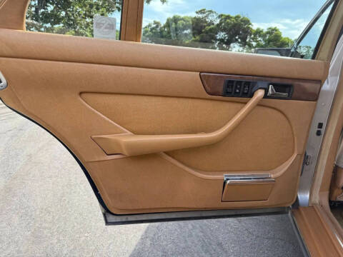 1986 Mercedes-Benz 560-Class 560 SEL