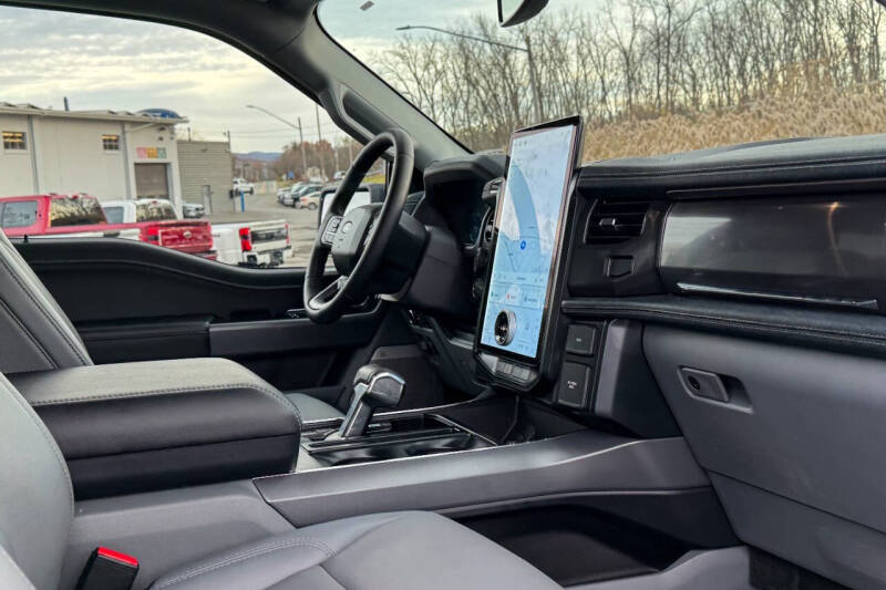 2025 Ford F-150 Lightning Flash