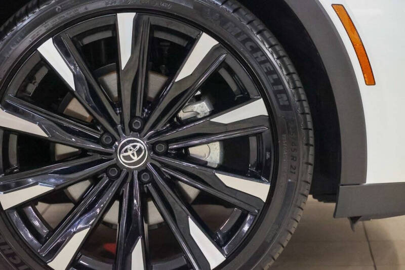 2025 Toyota Crown Platinum