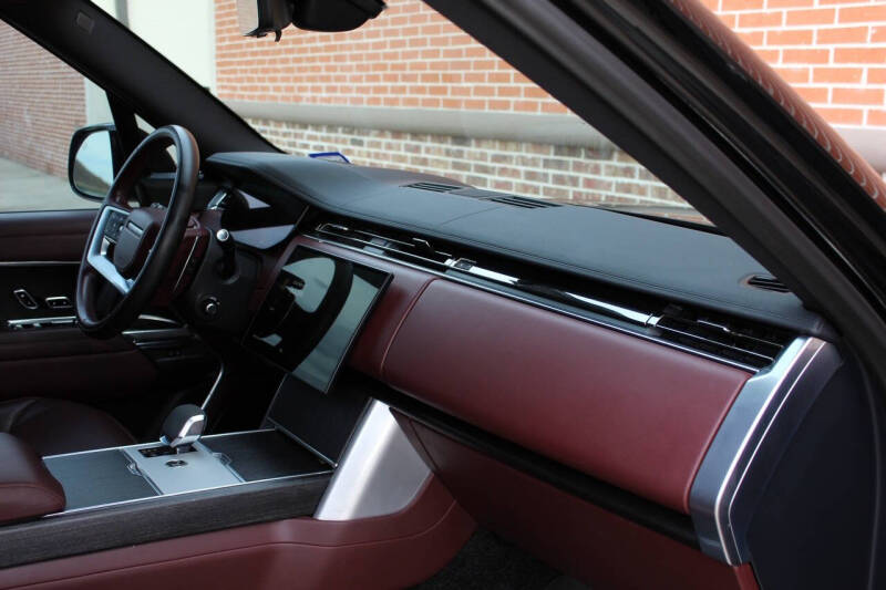 2024 Land Rover Range Rover P530 SE