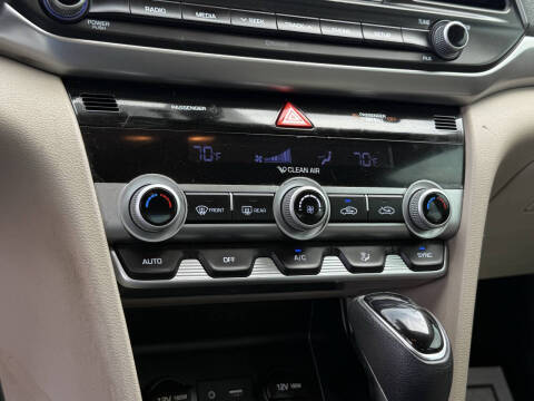 2020 Hyundai Elantra SE