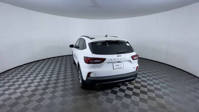 2026 Ford Escape Hybrid ST-Line Select