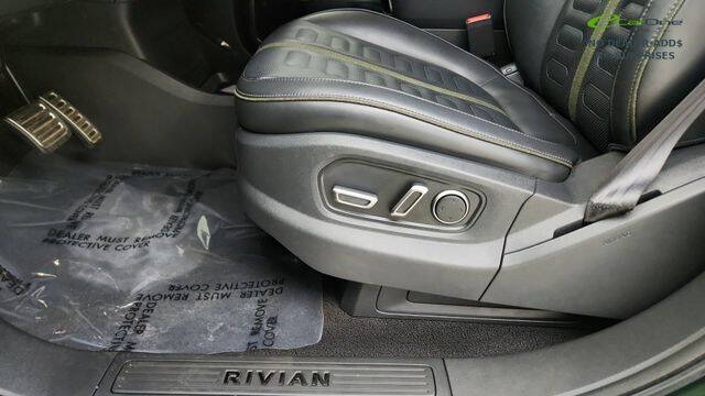 2024 Rivian R1S Adventure