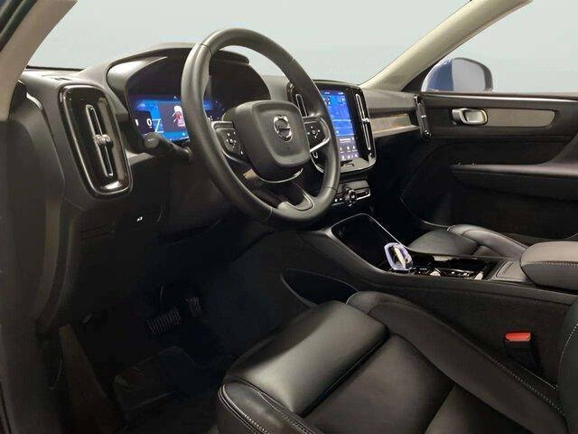 2025 Volvo XC40 B5 Plus Bright Theme
