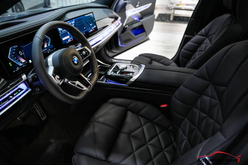 2025 BMW 7 Series 740i