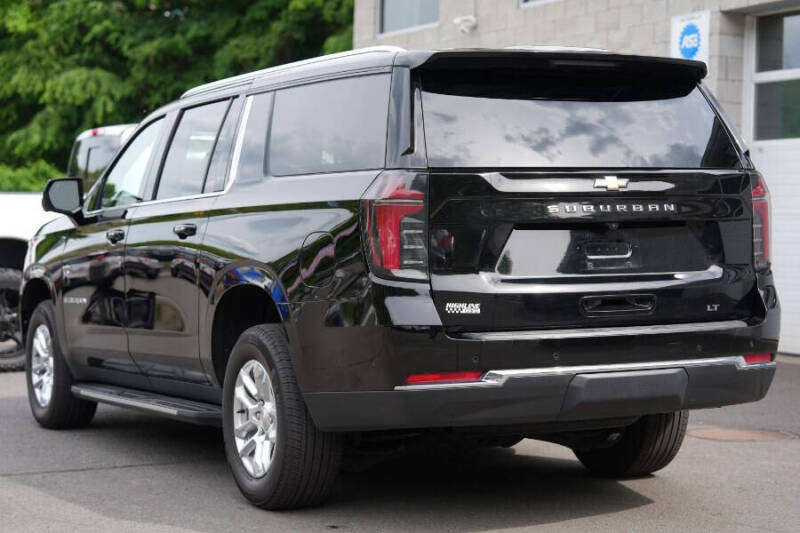 2025 Chevrolet Suburban LT