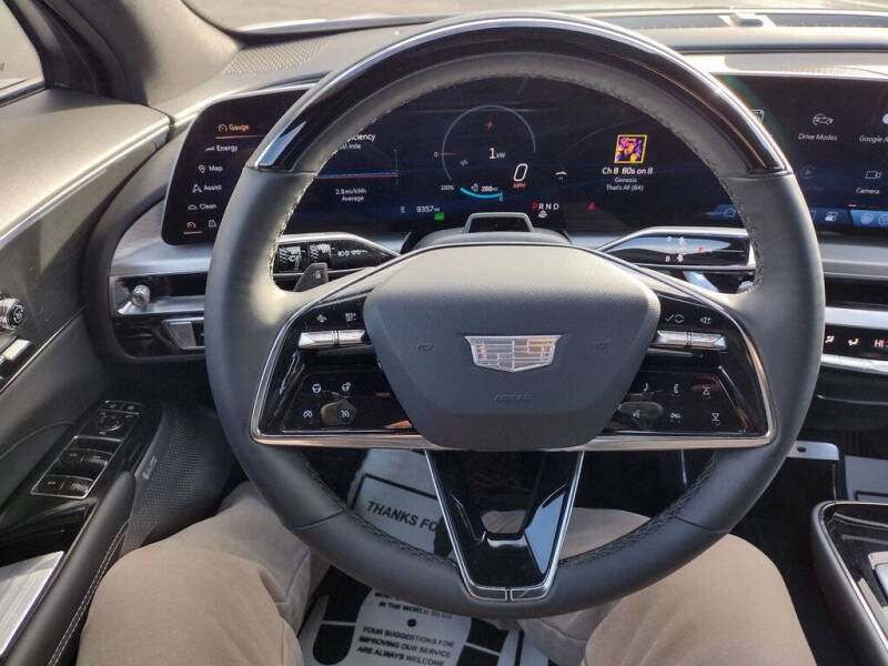 2025 Cadillac LYRIQ Luxury 3