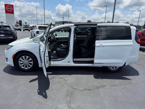 2017 Chrysler Pacifica Touring Plus