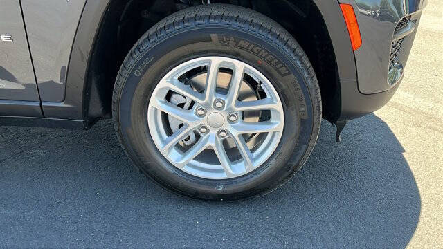 2026 Jeep Grand Cherokee Laredo