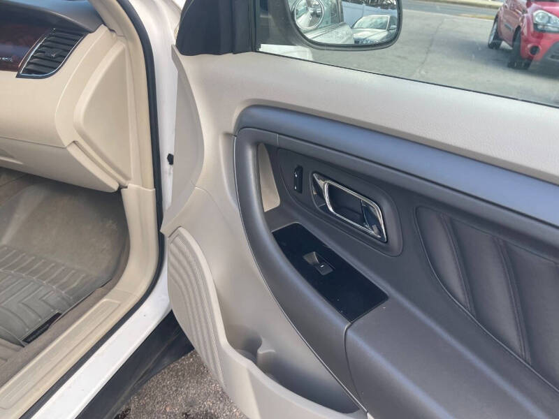 2011 Ford Taurus SEL