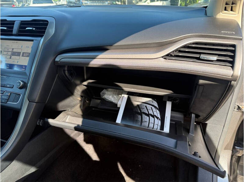 2020 Ford Fusion SE
