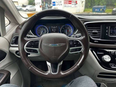 2017 Chrysler Pacifica Touring-L
