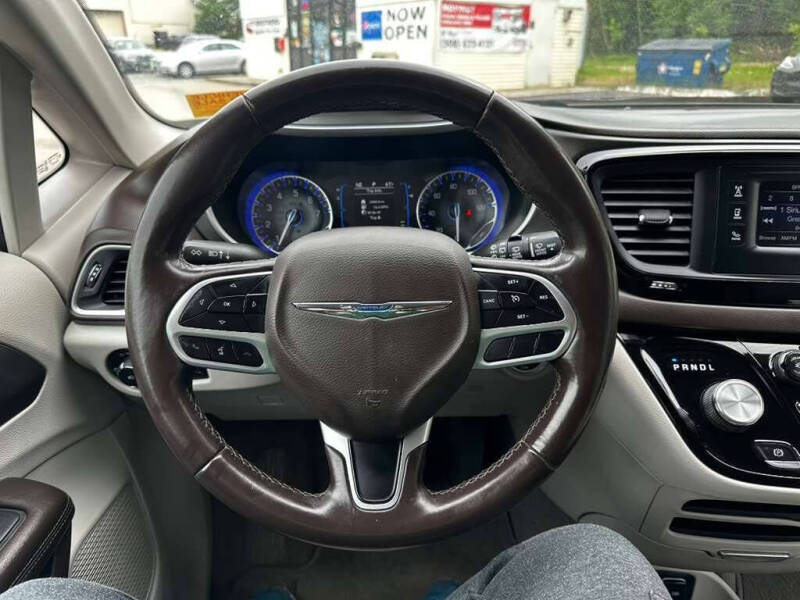 2017 Chrysler Pacifica Touring-L