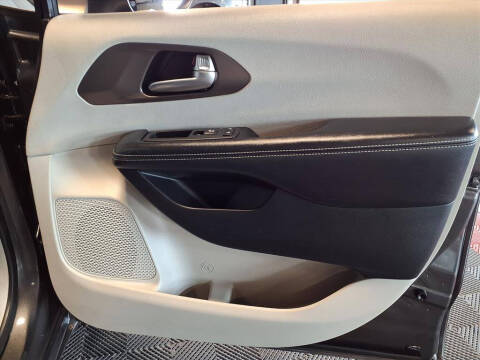 2020 Chrysler Voyager LX