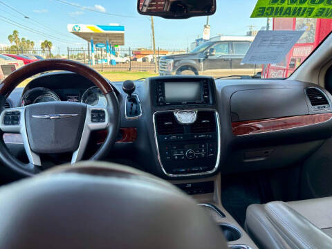 2015 Chrysler Town and Country Limited Platinum