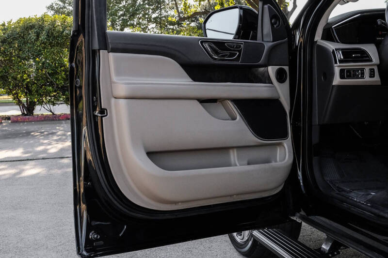 2022 Lincoln Navigator Standard