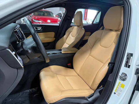 2020 Volvo V60 T5 Momentum