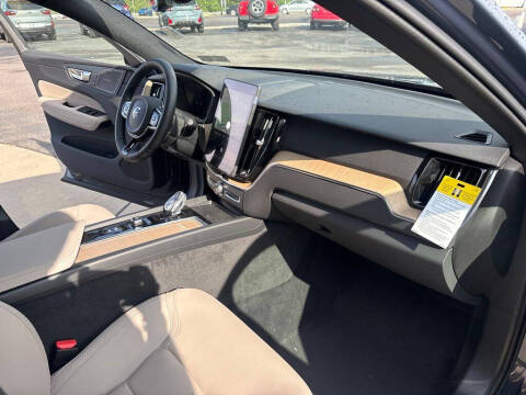 2026 Volvo XC60 B5 Plus