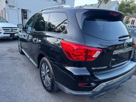 2018 Nissan Pathfinder SV