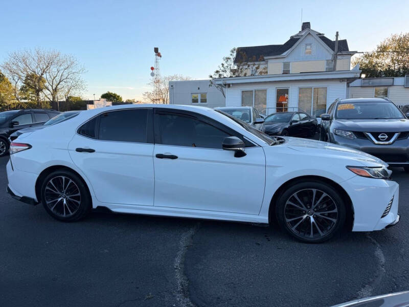 2018 Toyota Camry SE