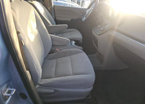 2015 Toyota Sienna LE 8-Passenger