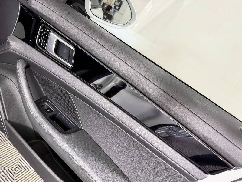 2017 Porsche Panamera 4