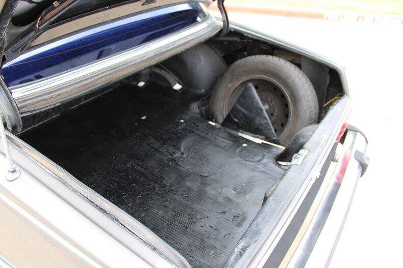 1976 Mercedes-Benz 300-Class