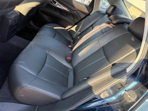 2015 Infiniti Q70 3.7