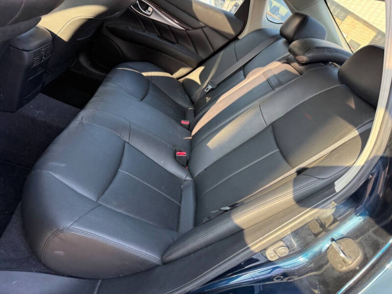 2015 Infiniti Q70 3.7