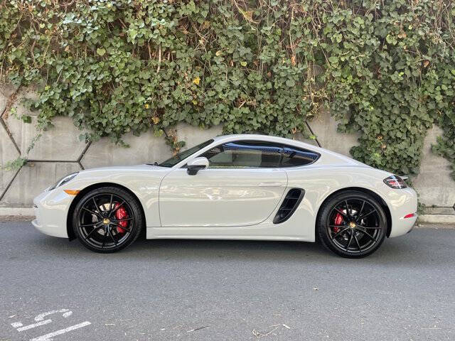 2022 Porsche 718 Cayman S
