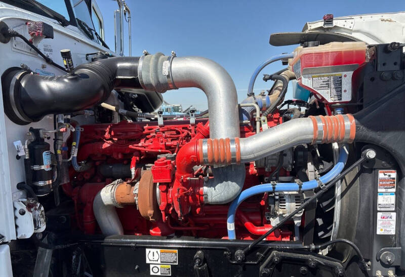2024 Peterbilt 389